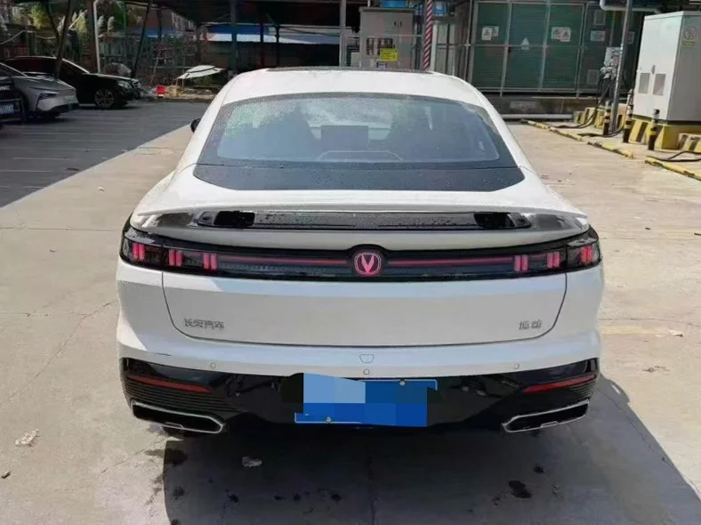 长安汽车逸动 驾驶室