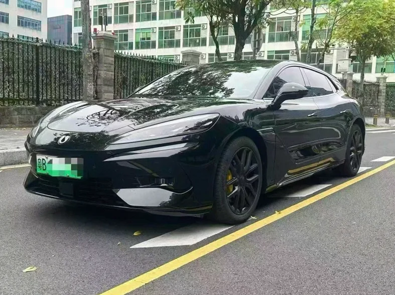 腾势Z9 正面外观三