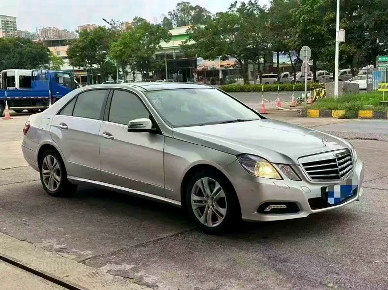 奔驰E 正面外观三