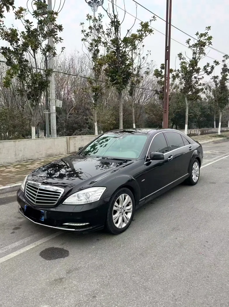 奔驰S 正面外观二