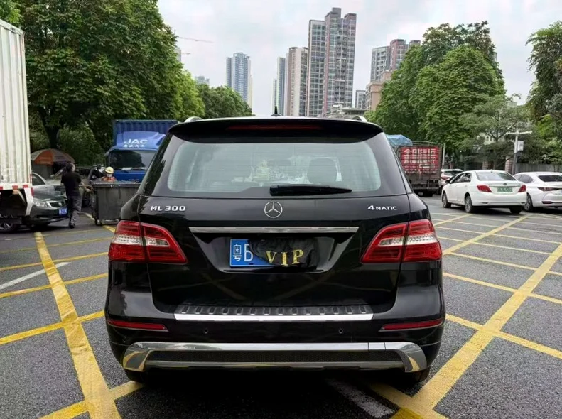奔驰ML 驾驶室
