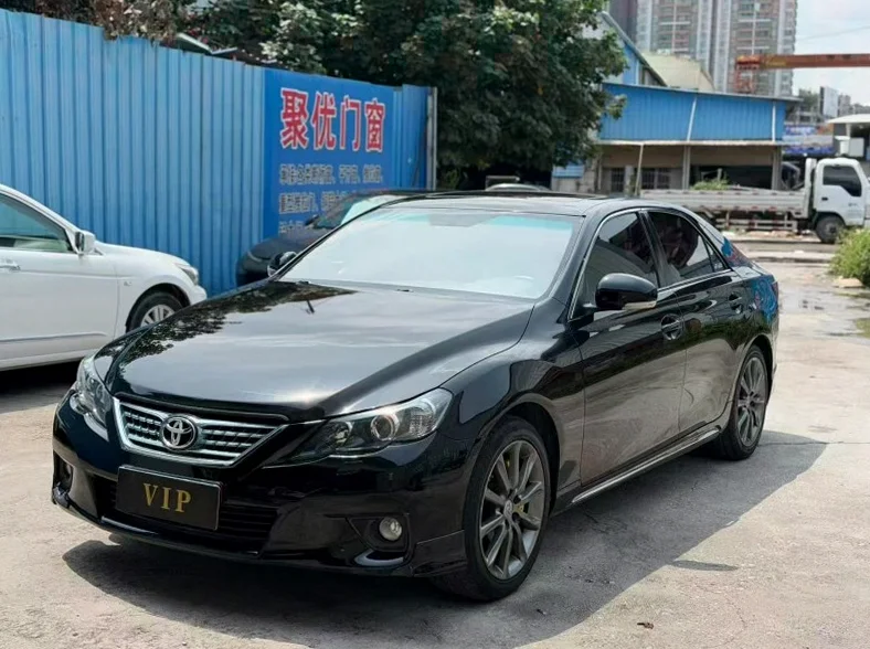 丰田锐志 后面外观三