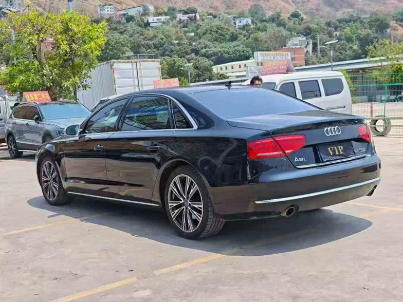 奥迪A8L 内饰后排