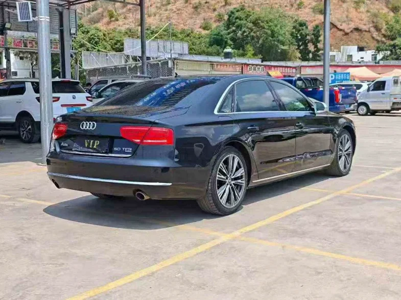 奥迪A8L 后面外观三