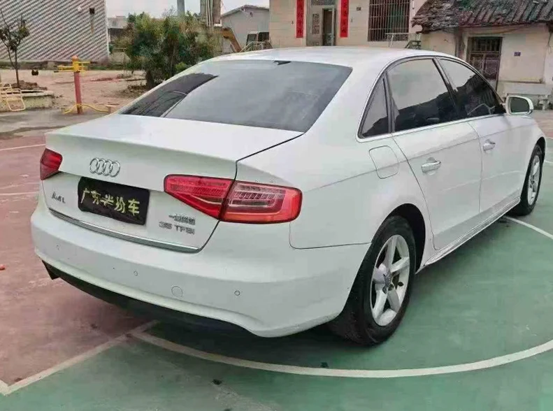 奥迪A4L 内饰前排