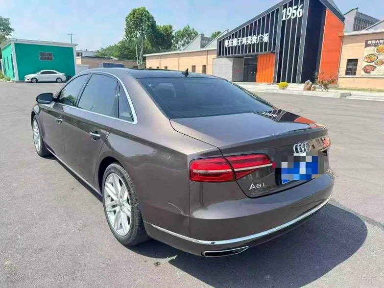 奥迪A8L 驾驶室