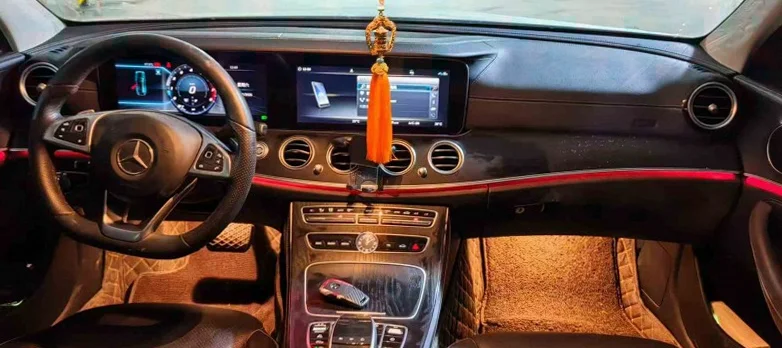 奔驰E 后面外观一