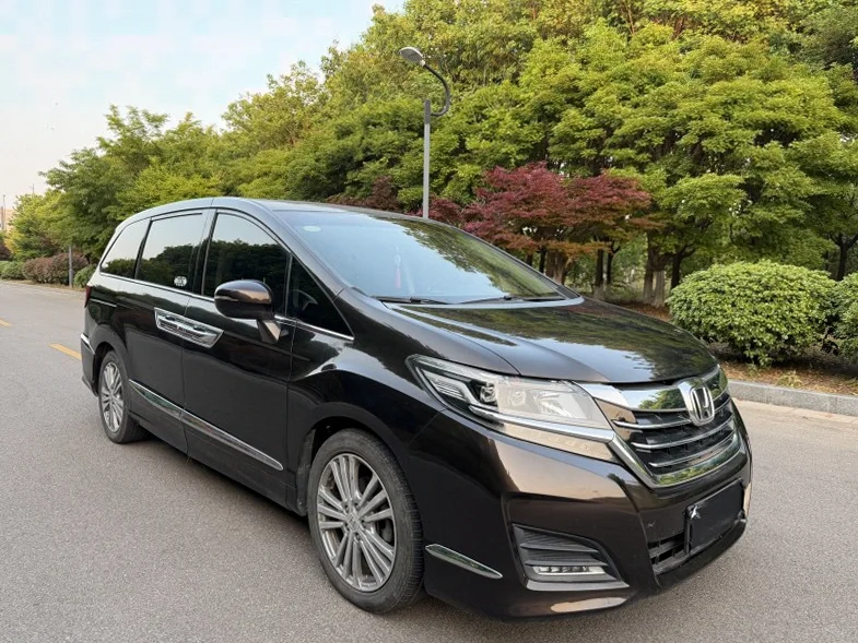 本田艾力绅 正面外观二