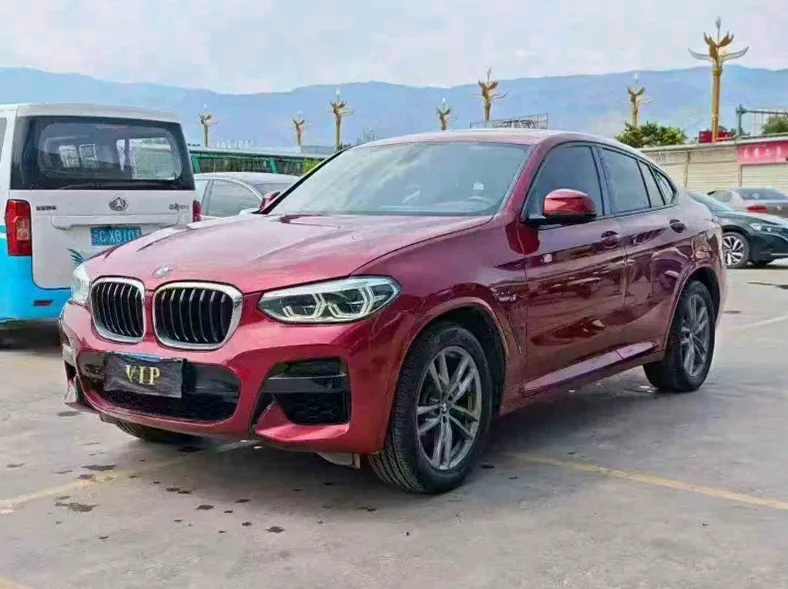 宝马X4 正面外观三