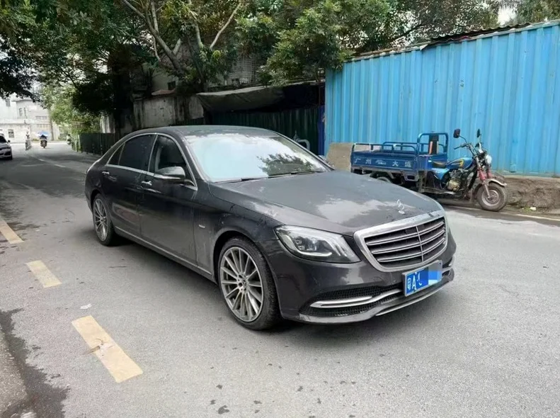 奔驰S 正面外观二