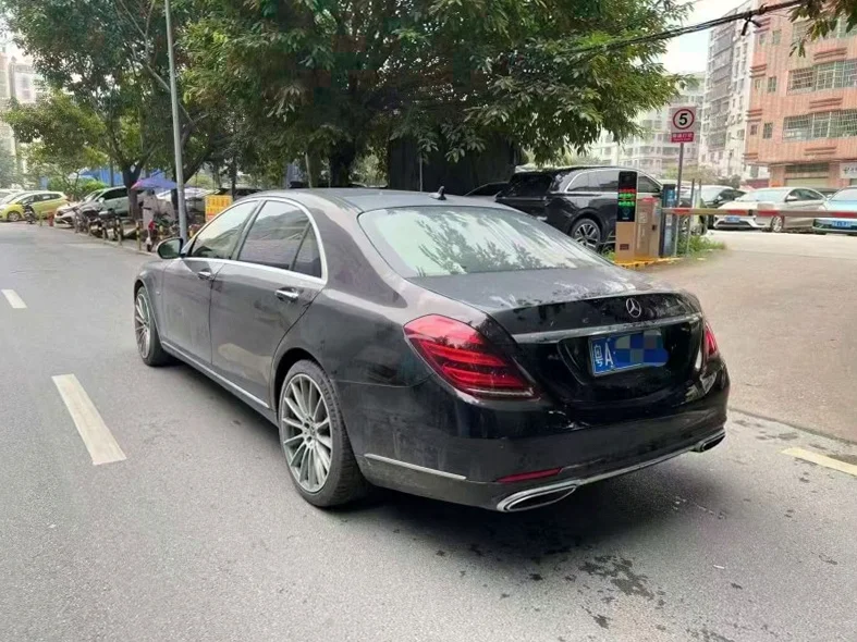 奔驰S 内饰前排