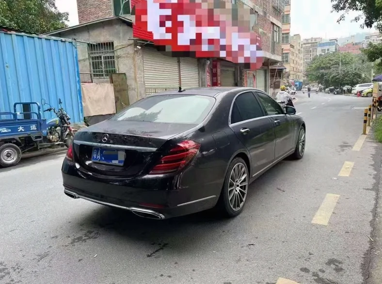 奔驰S 内饰后排