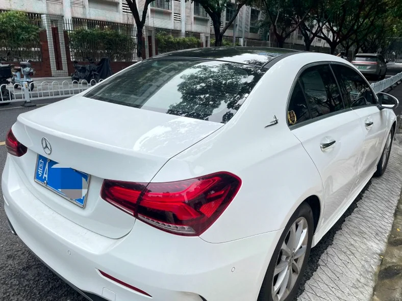 奔驰A 正面外观二