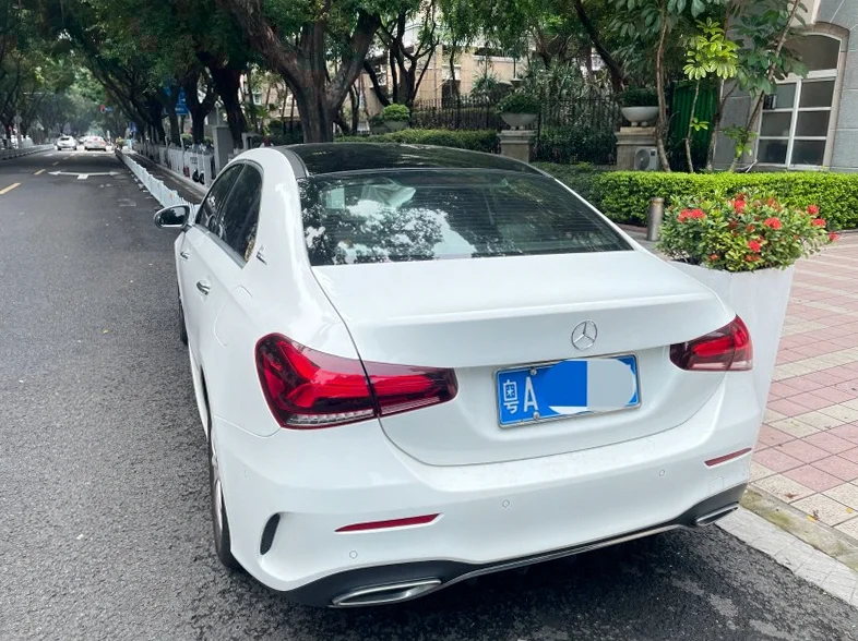 奔驰A 正面外观三