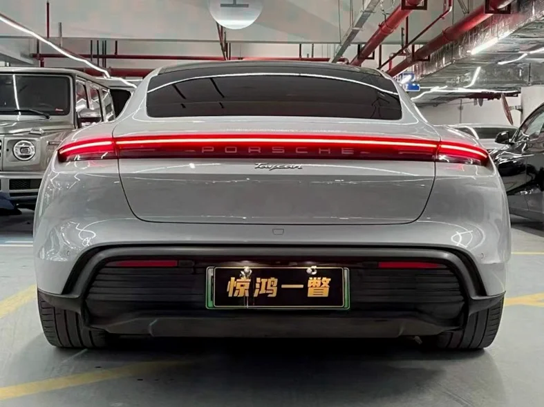 保时捷Taycan 驾驶室