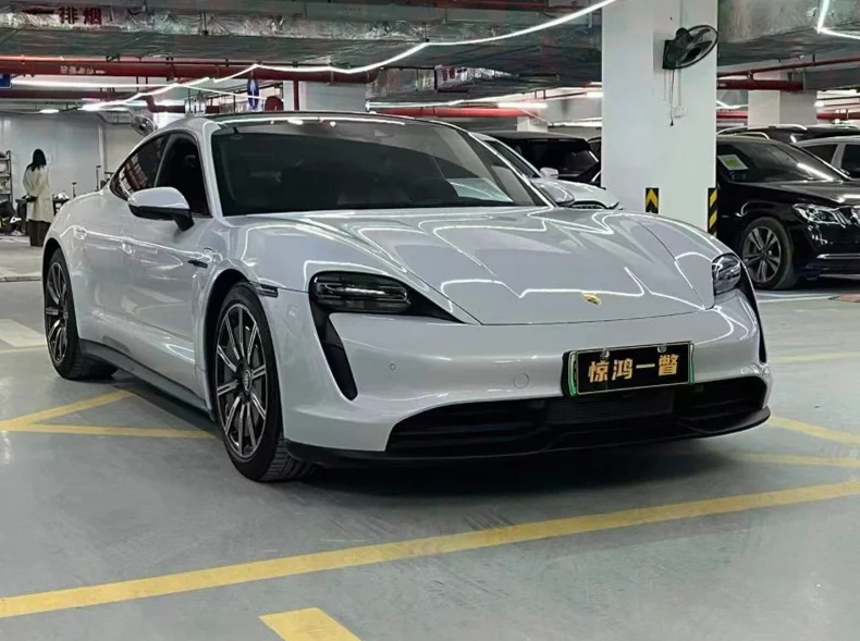 保时捷Taycan 正面外观二