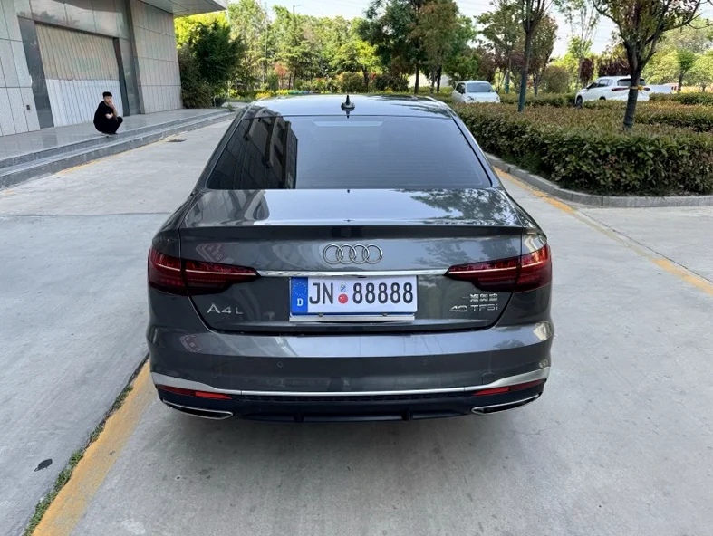 奥迪A4L 驾驶室