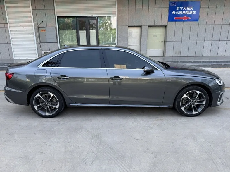 奥迪A4L 后面外观一