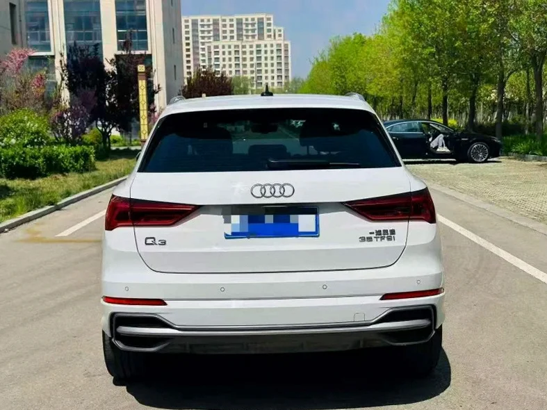奥迪Q3 驾驶室