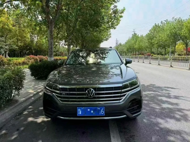 22年大众途锐 2.0T 顶配