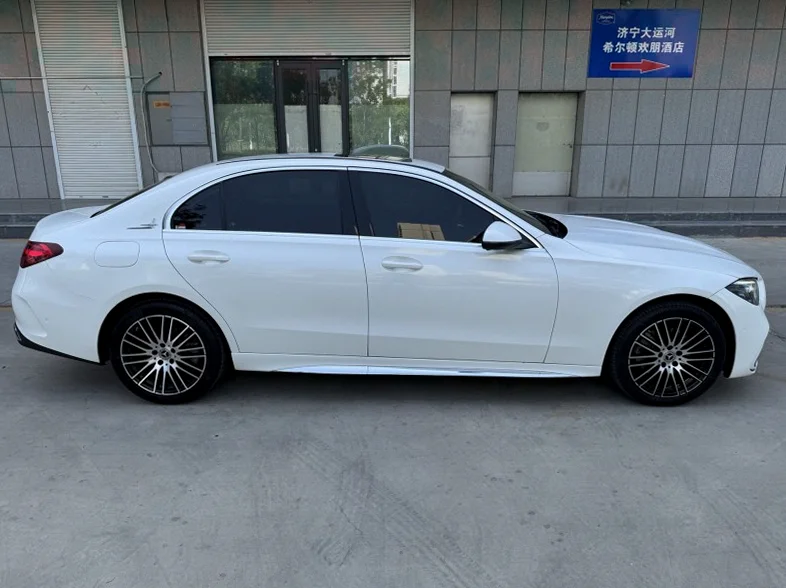 奔驰C 后面外观一