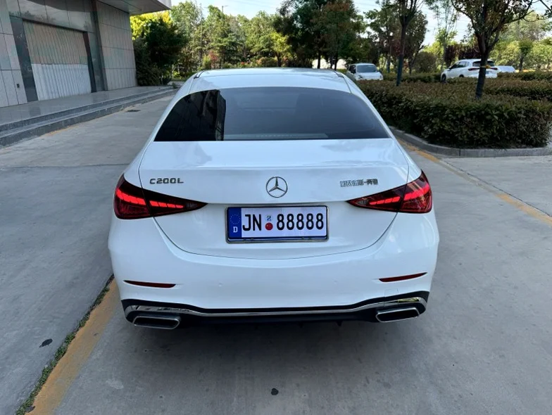 奔驰C 驾驶室