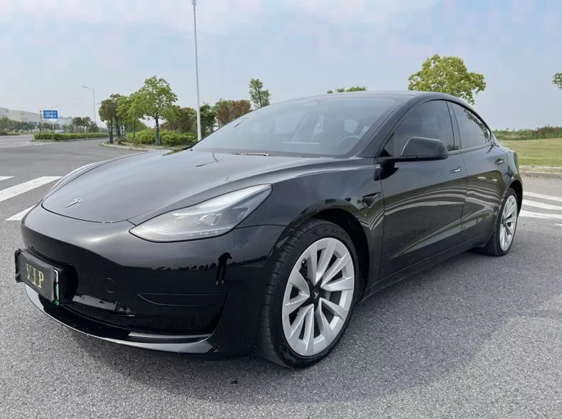 特斯拉MODEL 正面外观三