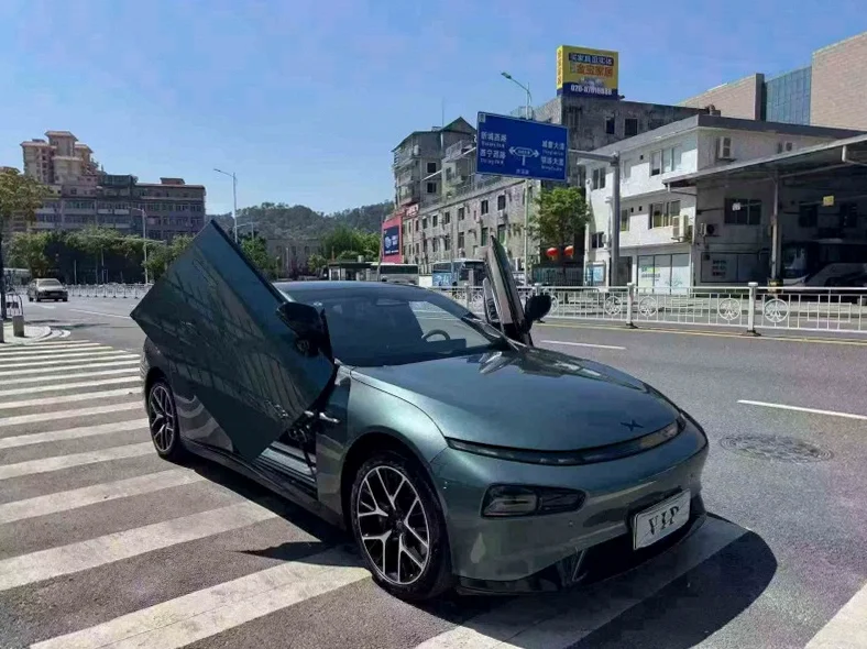 小鹏汽车p7 正面外观二