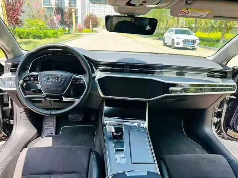 奥迪A7L 后面外观一