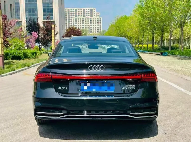 奥迪A7L 内饰后排