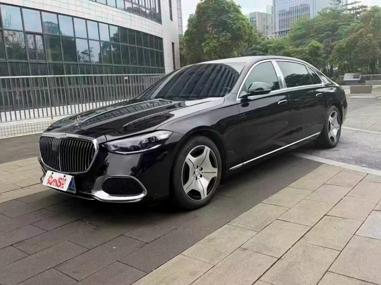奔驰S 正面外观三