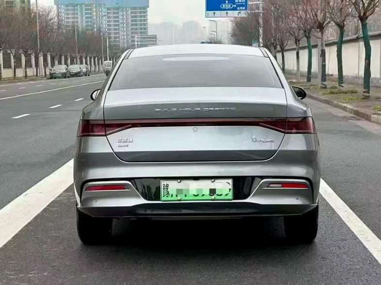 比亚迪秦 内饰后排
