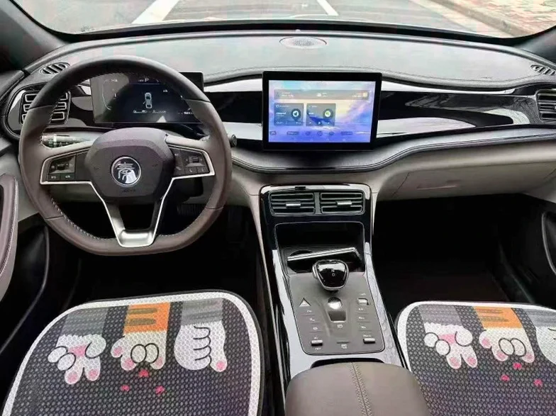 比亚迪秦 后面外观二