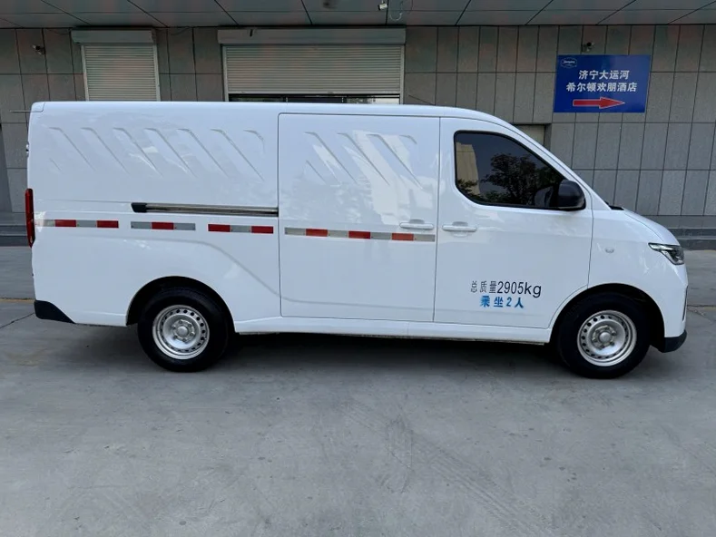 五菱汽车扬光 后面外观一