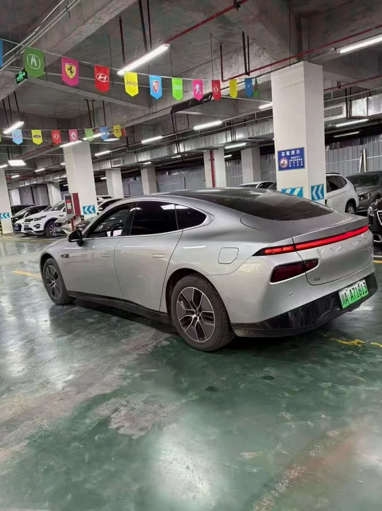 小鹏汽车p7 后面外观一