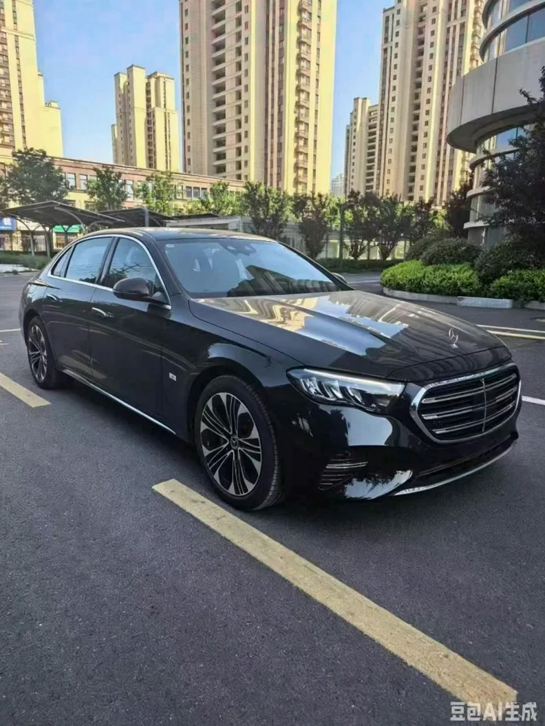 奔驰E 正面外观三