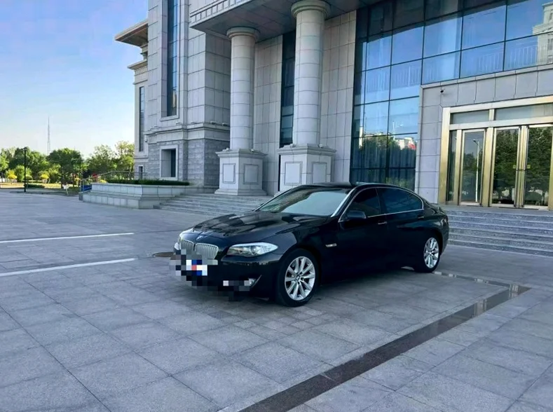 宝马5系 正面外观三