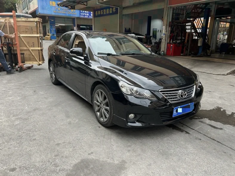 丰田锐志 驾驶室