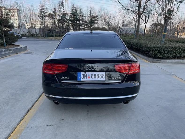 奥迪A8L 后面外观二