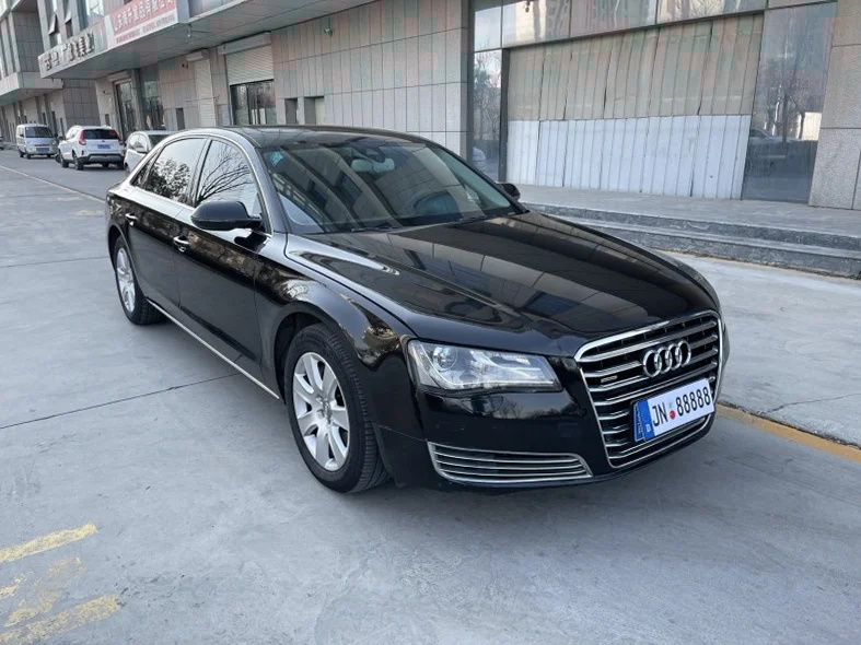 奥迪A8L 正面外观三