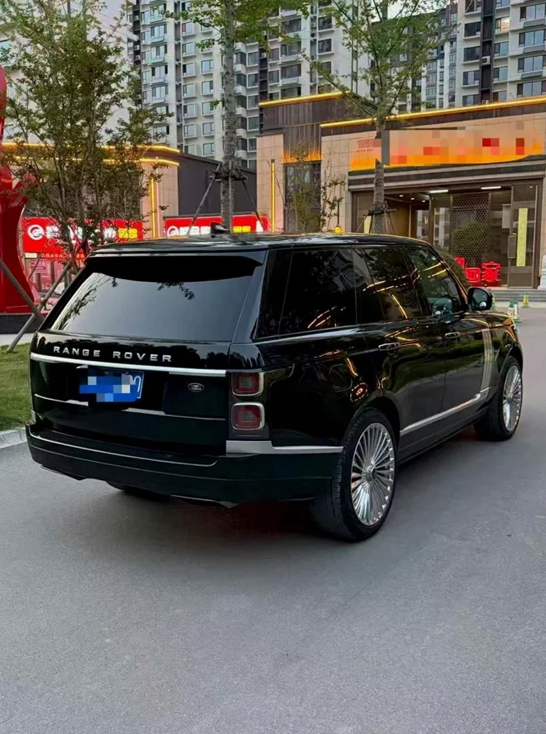 路虎揽胜行政 驾驶室