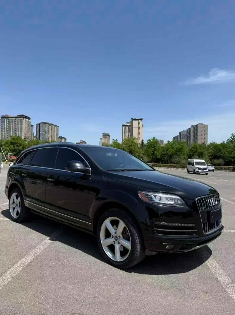 奥迪Q7 正面外观三