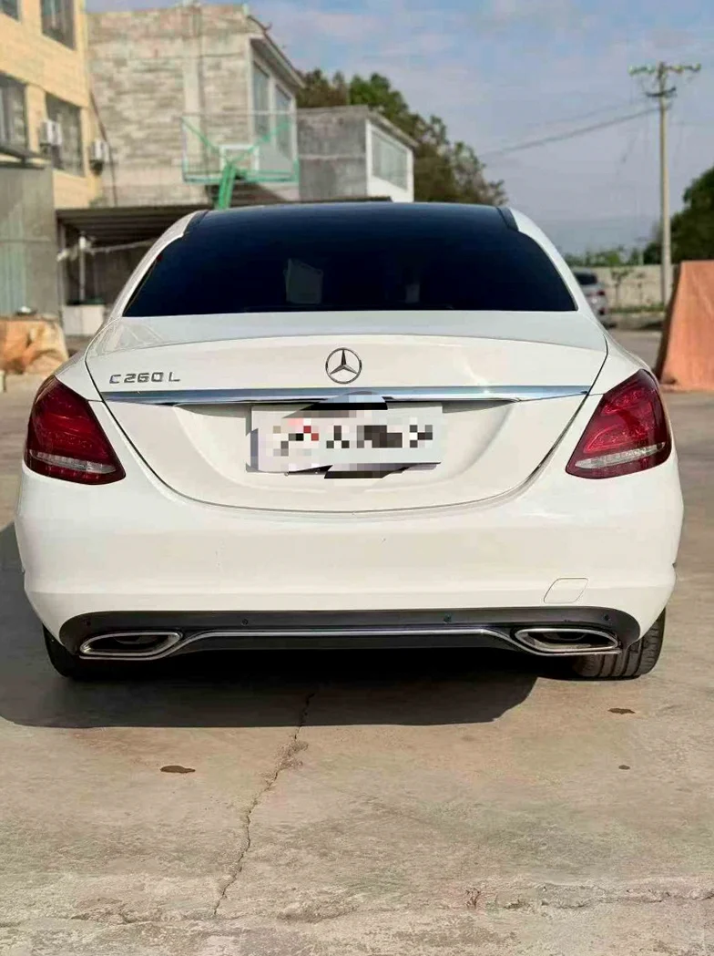 奔驰C 驾驶室