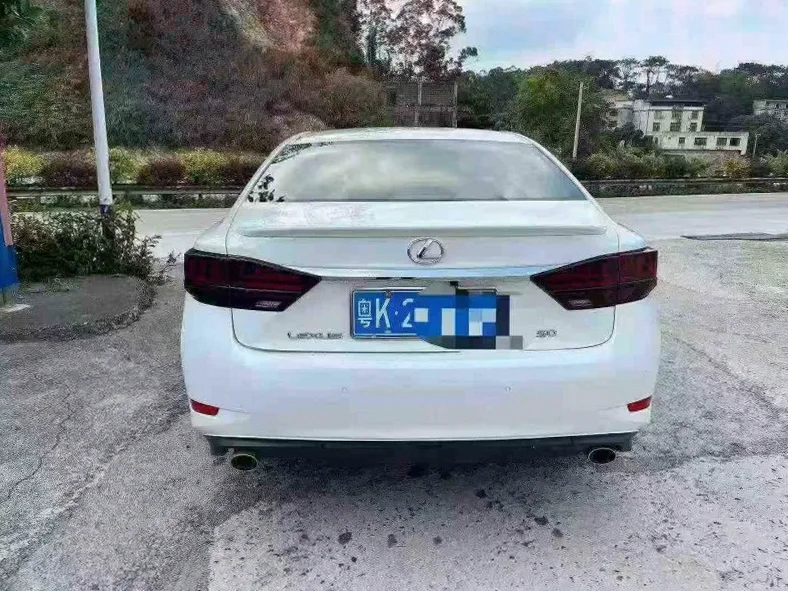 雷克萨斯ES 驾驶室