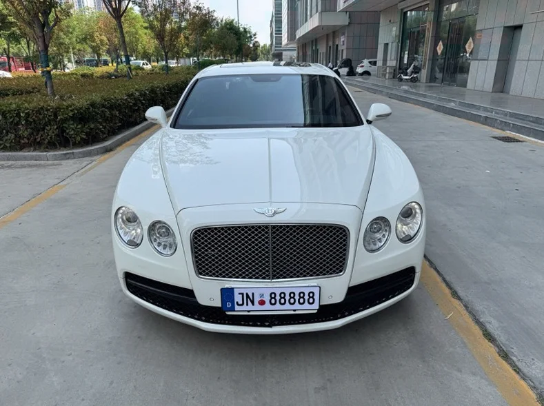 16年宾利飞驰4.0T V8尊贵版