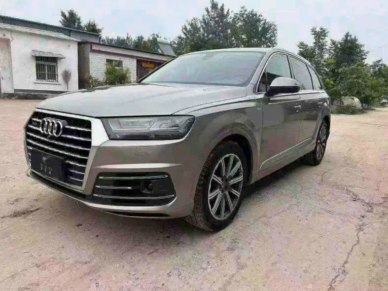 奥迪Q7 正面外观三