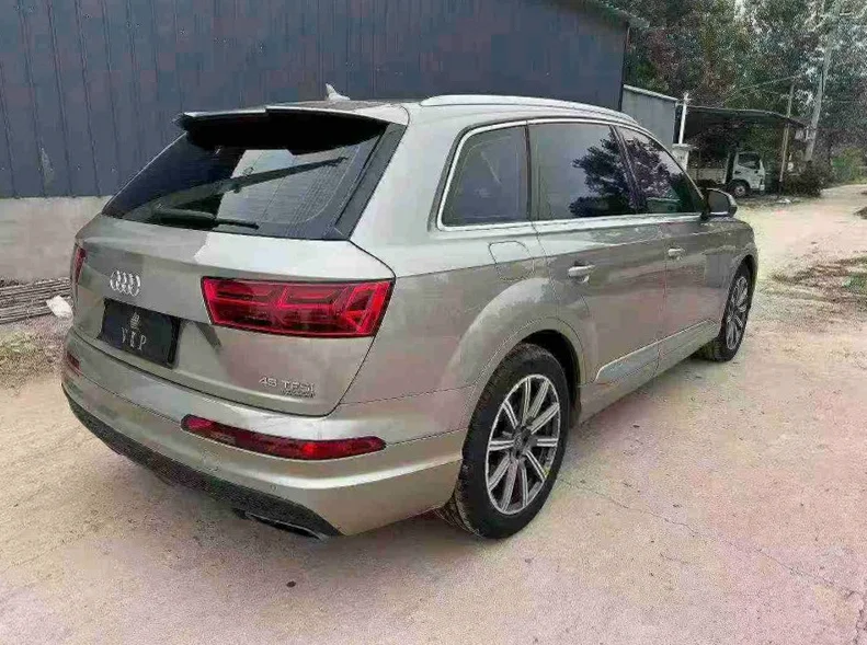 奥迪Q7 后面外观一