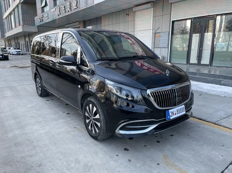 奔驰V 正面外观三