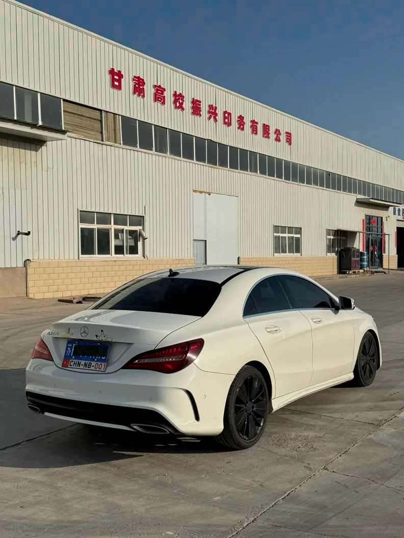 奔驰CLA 内饰前排