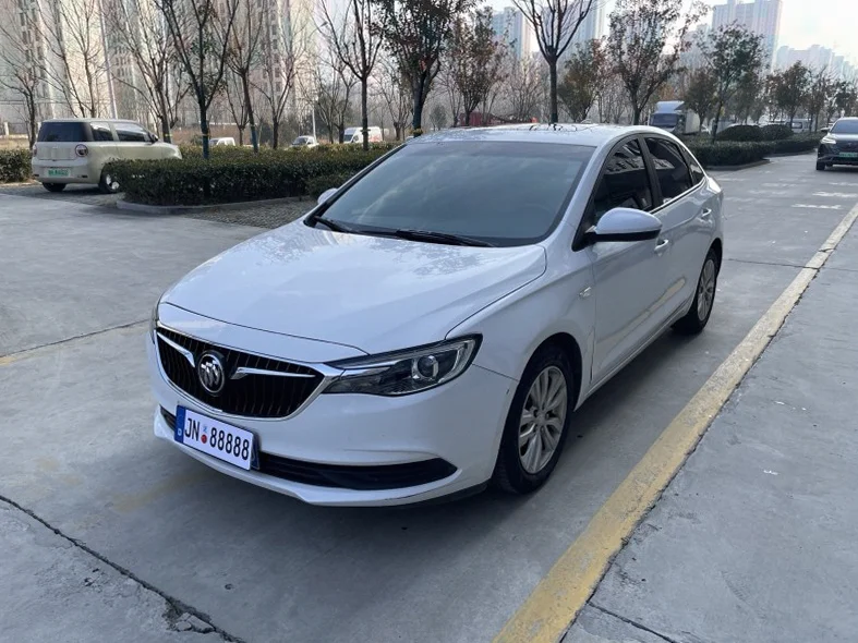 别克英朗GT 正面外观二